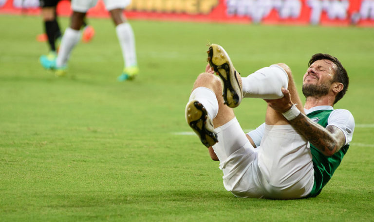 Comment soigner une élongation ou un claquage ? - Le blog foot de Click